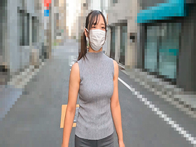 天然巨乳を揉む 服の上からでもわかるボリュームおっぱいを着衣や生で揉んだり吸ったりこねくり回したり サンプル動画サムネイル